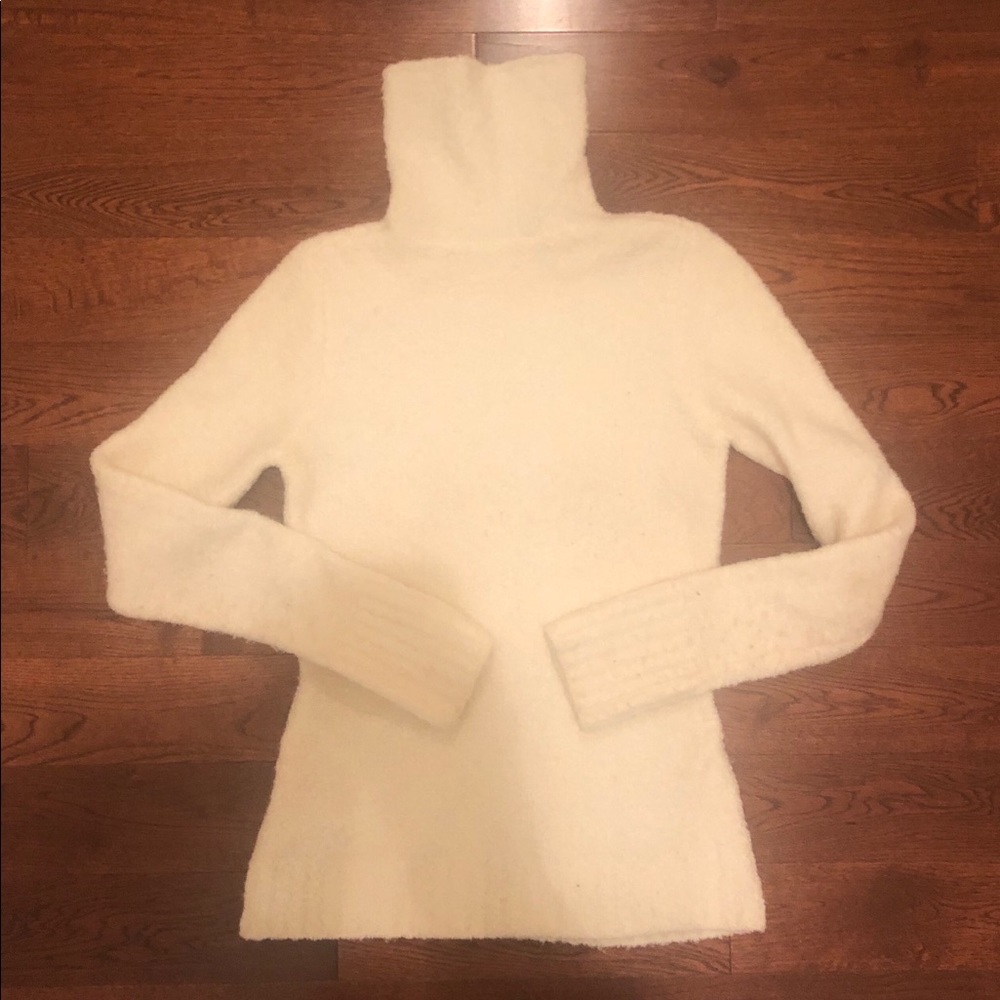 Moda international sweater